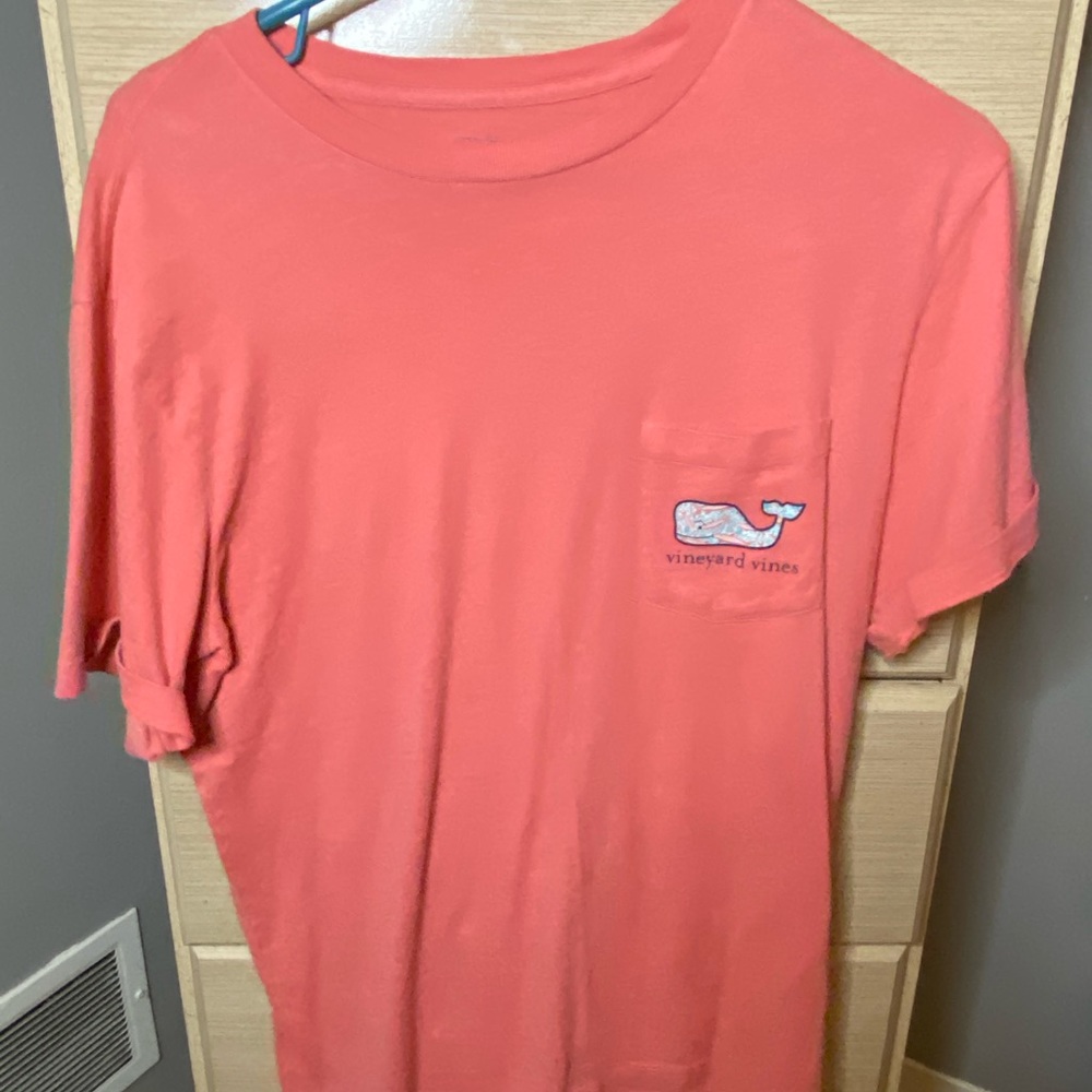 vineyard vines t shirt!!💕